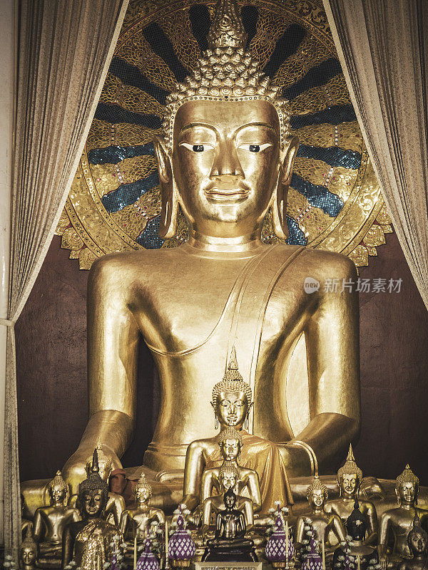泰国清迈Phra Singh寺的佛像